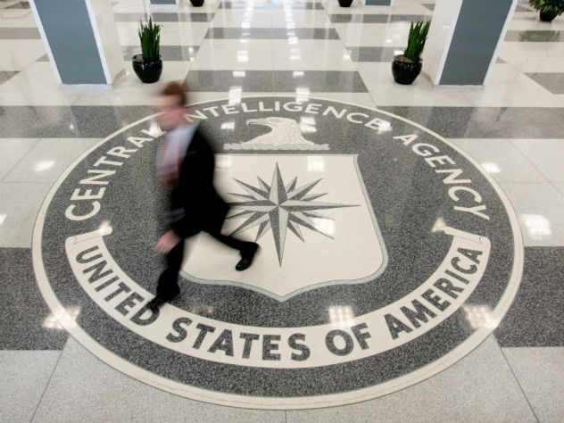 ФБР намерено отыскать информатора WikiLeaks в спецслужбах США ФБР намерено отыскать информатора WikiLeaks в спецслужбах США