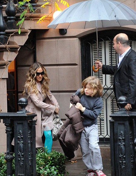 На Манхэттене Джеймс живёт жизнью самого обычного богатого мальчишки