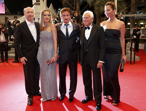 Шон ПЕНН. Петра НЕМКОВА, Джорджио АРМАНИ и его жена Роберта на благотворительном вечере в поддержку Гаити.