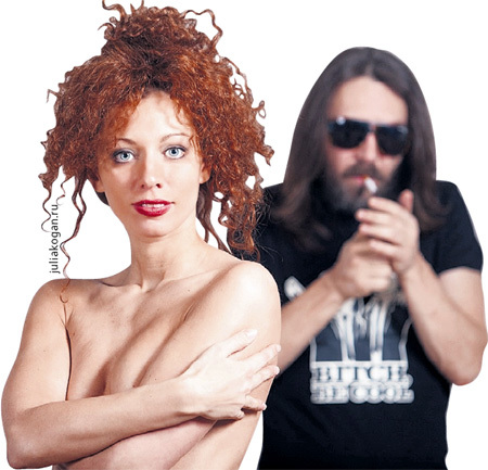 Певица (фото: juliakogan.ru) не видит в лидере группы «Ленинград» (на заднем плане) объект сердечных воздыханий