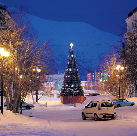 Ёлочная иллюминация особенно радует полярными ночами