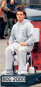 УИЛЬЯМС РОББИ: на унитаз уселся посреди дороги