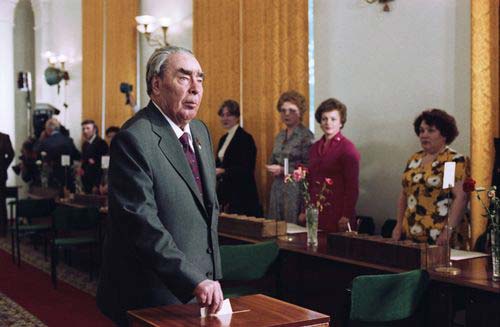 Леонид Брежнев на выборах в местные советы, 1982 год. Фото: Мусаэльян Владимир, Песов Эдуард / Фотохроника ТАСС