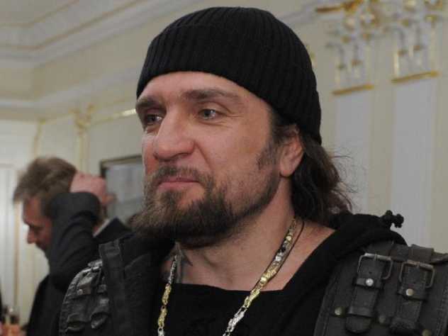 В надписи на скульптуре прокралась ошибка