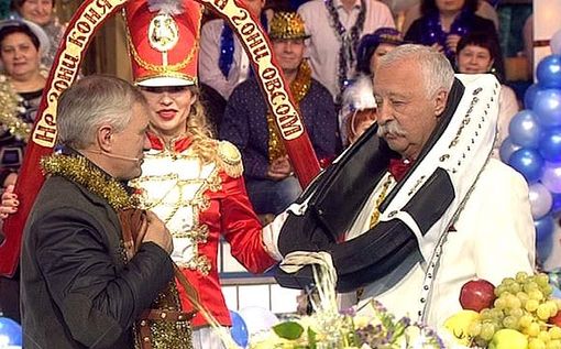 Наряды Леонида Якубовича на Поле Чудес