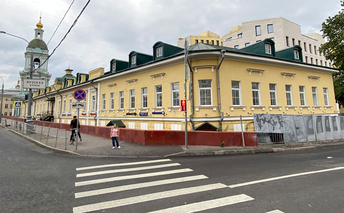 Здание на Серебрянической, 1/5 полностью перестроено. От бутафорского подвала не осталось и следа