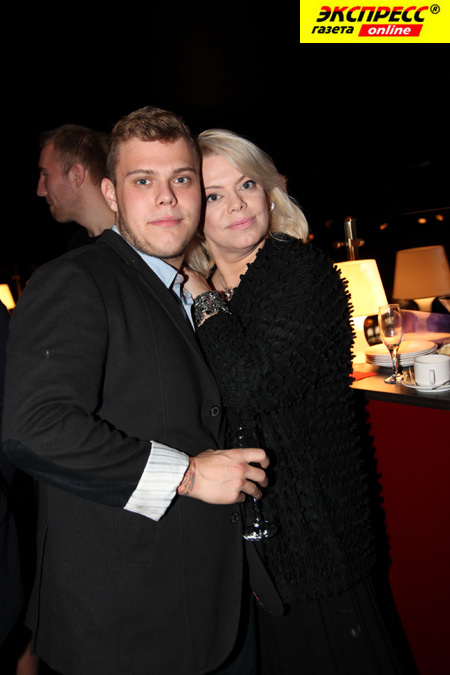 ЯНА ПОПЛАВСКАЯ С СЫНОМ