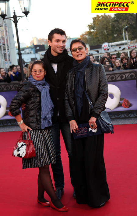 ИРИНА ХАКАМАДА С ДОЧКОЙ