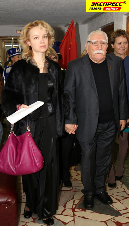 АРМЕН ДЖИГАРХАНЯН С ПОДРУГОЙ ВИТАЛИНОЙ