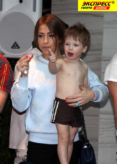 ЮЛИЯ БАРАНОВСКАЯ С СЫНОМ АРСЕНИЕМ