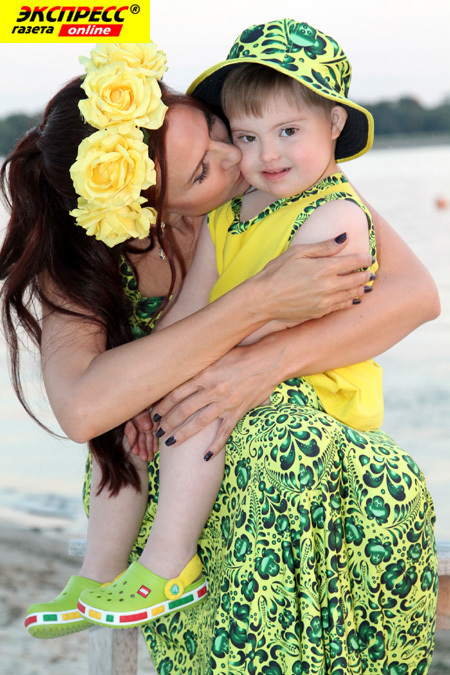 ЭВЕЛИНА БЛЁДАНС С СЫНОМ СЕМЁНОМ