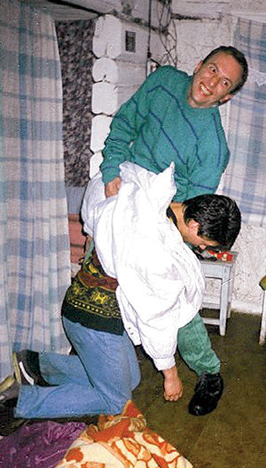 В загородном доме преподавателя Даня веселился до упаду (фото adezhurov.livejournal.com)