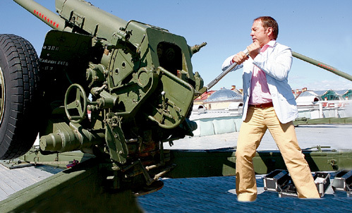 Выстрел из пушки Петропавловской крепости...