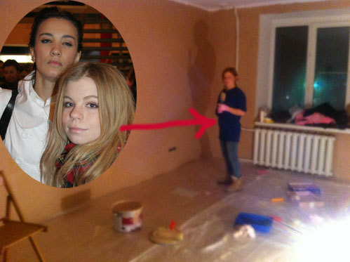 Свою подругу Сашу БАЛАКИРЕВУ Вика назвала мини-маляром, намекая на ее невысокий рост