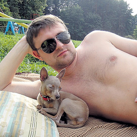 Собачку ТРАХТЕНБЕРГА теперь гладит нынешний муж Веры