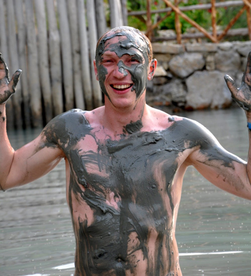 Максим искупался в лечебной грязи