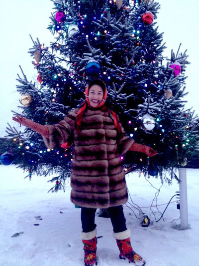 Ёлку нарядили во дворе