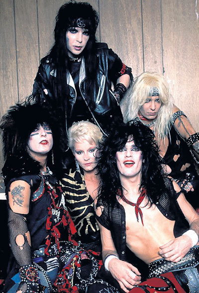 «Motley Crew» и Дотти ХАНДЛИ (в центре): секс, наркотики и рок-н-ролл