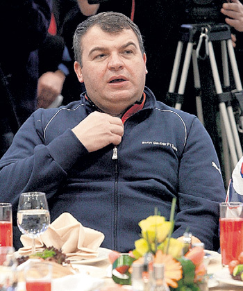 Экс-главе Минобороны не удалось заночевать... Фото Анатолия ЖДАНОВА/«Комсомольская правда»