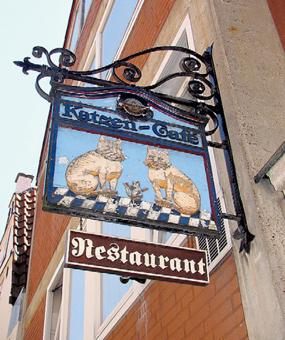 В «кошачьем» бременском ресторане бывали Михаил ГОРБАЧЁВ, Роджер МУР и другие випы