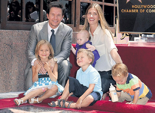 Большая семья Марка УОЛБЕРГА живёт в новом доме, который почти в два раза больше прежнего