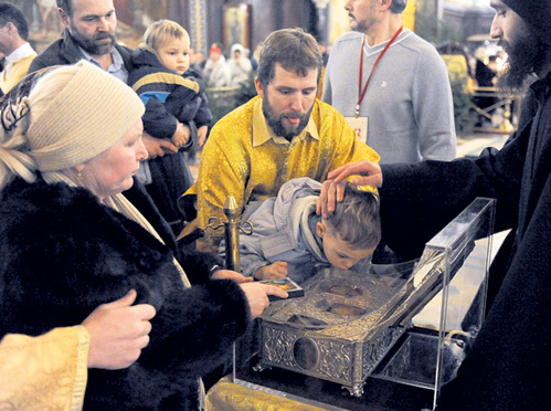 Афонские монахи особо опекали детей. Фото Ивана ВИСЛОВА/«Комсомольская правда»