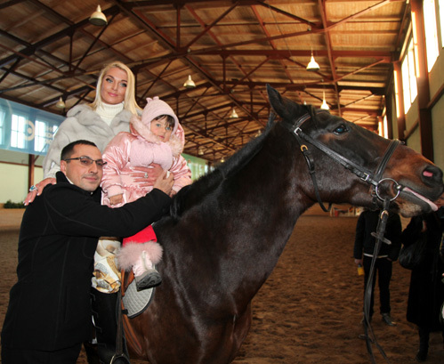 Игорь ВДОВИН, Анастасия ВОЛОЧКОВА с дочкой