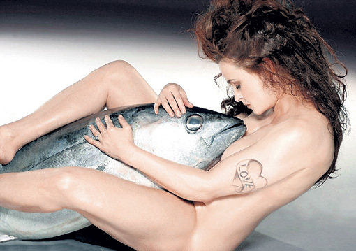 Хелена БОНЭМ КАРТЕР отдалась 27-килограммовому тунцу