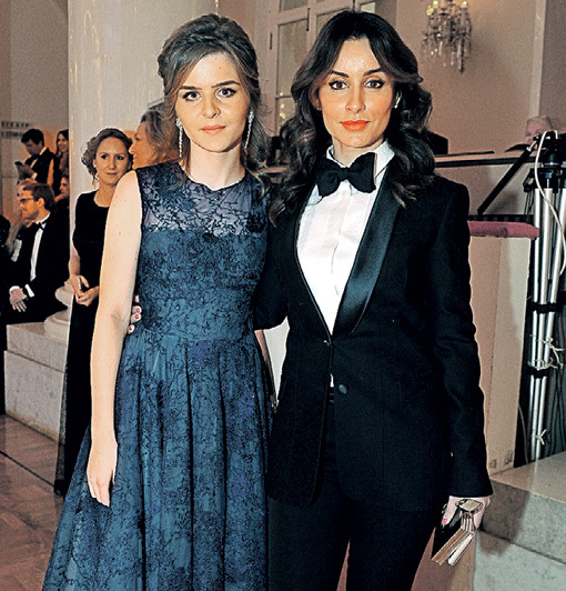 Спьяну Тину КАНДЕЛАКИ можно было принять за ухажера ее дочери - Мелании КОНДРАХИНОЙ