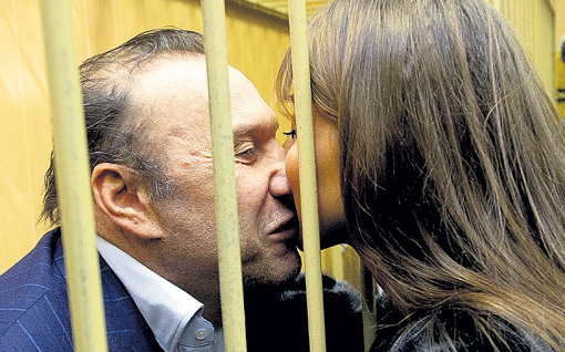 Жена Виктора Николаевича Илона не оставила его в беде. Фото: РИА «Новости»