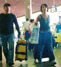 ШЕРЕМЕТЬЕВО-2: для поездки в Америку Юля Волкова нашла импозантного брюнета