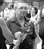 ЮЛИЙ КИМ: принес другу одну розу. Как живому…