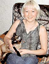 С ЛЮБИМОЙ КОШКОЙ СОНЕЙ: усатая-хвостатая сразу поняла, что в доме нечисто