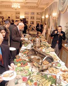 ЕВРЕЙСКИЙ НОВОГОДНИЙ РАЗГУЛЯЙ: стол ломился от рыбы фиш