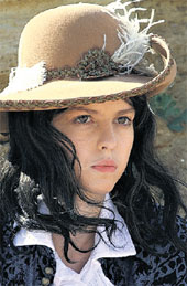 ЖАКЛИН (Лянка Грыу): дочь д’Артаньяна