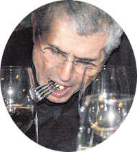 КЛОД ЛЕЛЮШ: прорвавшись в VIP-зал, набросился на закуски