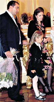 СЕМЕЙСТВО КОВАЛЬЧУК-КАПУСТИНЫХ: слушают речь про «гордость Петербурга»