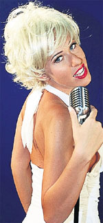 СОБЧАК В «БЕШЕНОЙ»: ее Лямкина косит под Мэрилин Монро