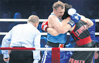 РЕШАЮЩИЙ ПОЕДИНОК: Журавлев одержал победу над Владимиром Епифанцевым и завоевал 3-е место в телешоу «Король ринга»