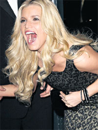 ДЖЕСС: путь в кино проложит грудью