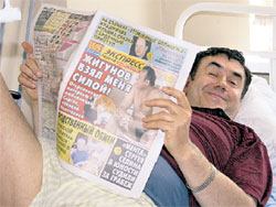 ЛУЧШЕЕ ЛЕКАРСТВО: «Экспресс газета» помогает звезде забыть о боли