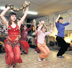 ЗМЕИНАЯ ПЛАСТИКА: благодарные рептилии рады успехам своих добровольных опекунов