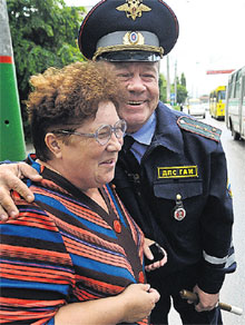 ДОВОЛЬНАЯ НАРУШИТЕЛЬНИЦА: сияла в объятиях звезды