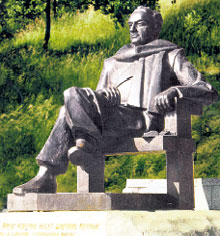 ПАМЯТНИК НИКОЛАЮ ЗАДОРНОВУ: в следующем году 100 лет со дня его рождения