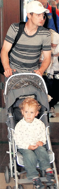 Многодетный отец с сыном Семёном - у СЕМАКА сын от первого брака, двое сыновей от второго и приёмная дочь