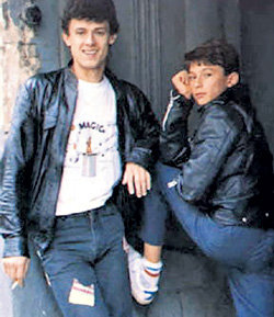 Андрей (справа) попал в «Ласковый май» следом за старшим братом Юрием