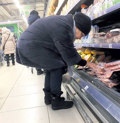 актриса вавилова биография фото сейчас. 30699504802123237. актриса вавилова биография фото сейчас фото. актриса вавилова биография фото сейчас-30699504802123237. картинка актриса вавилова биография фото сейчас. картинка 30699504802123237. Вот уже почти три десятка лет звезда советских кинохитов «Розыгрыш» и «Москва слезам не верит» Наталья ВАВИЛОВА не появляется на экране и не общается с журналистами. Затворницей актриса, недавно отметившая 59-летие, стала после того, как на съемках исторической ленты «Николай Подвойский» упала с лошади и потеряла ребенка. Поклонники гадают: как сейчас выглядит Наталья Дмитриевна и чем она занимается? EG.RU удалось узнать и то, и другое. актриса вавилова биография фото сейчас. 30699504802123237. актриса вавилова биография фото сейчас фото. актриса вавилова биография фото сейчас-30699504802123237. картинка актриса вавилова биография фото сейчас. картинка 30699504802123237. Вот уже почти три десятка лет звезда советских кинохитов «Розыгрыш» и «Москва слезам не верит» Наталья ВАВИЛОВА не появляется на экране и не общается с журналистами. Затворницей актриса, недавно отметившая 59-летие, стала после того, как на съемках исторической ленты «Николай Подвойский» упала с лошади и потеряла ребенка. Поклонники гадают: как сейчас выглядит Наталья Дмитриевна и чем она занимается? EG.RU удалось узнать и то, и другое.