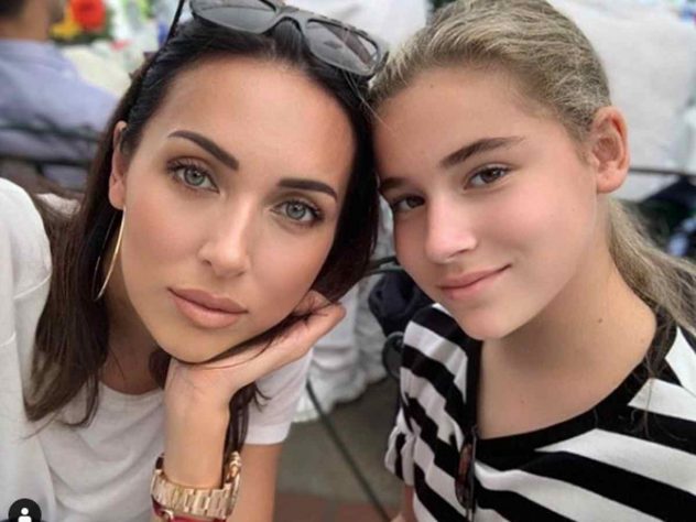 Алсу и ее дочь Микелла Абрамова Алсу и ее дочь Микелла Абрамова