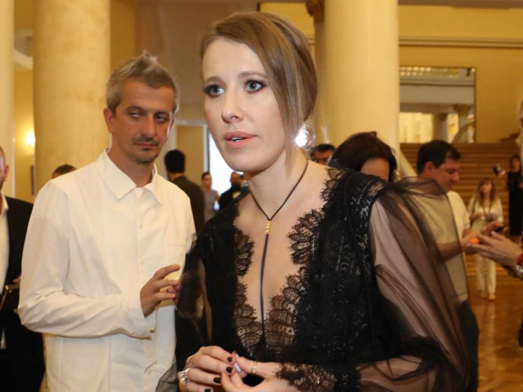 Собчак пришла к Богомолову на открытие театра в Москве - РИА Новости, 28.04.2022