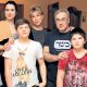 Супруги с младшими детьми - Александрой, Артёмом и Алексеем